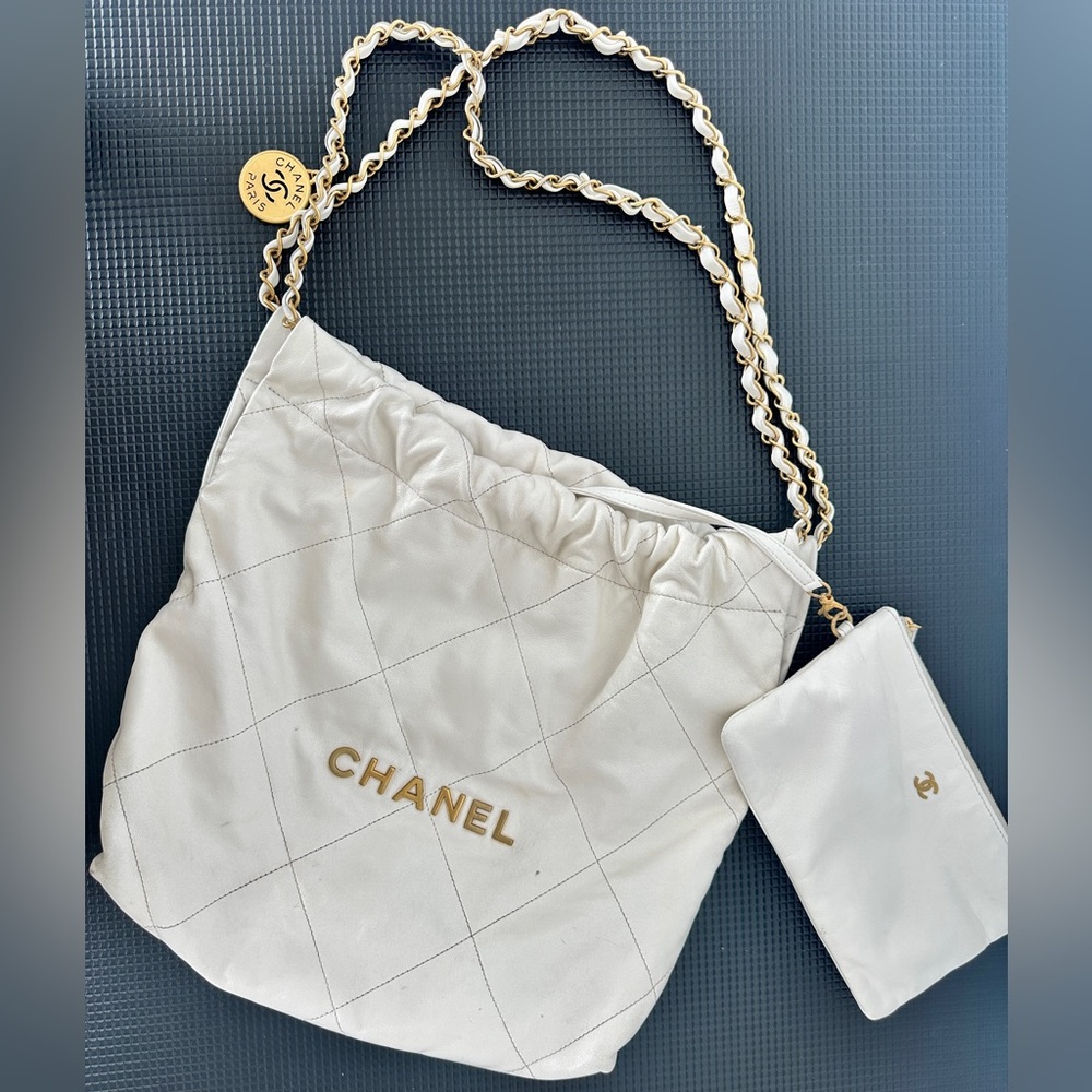 CHANEL 22 Handbag Small Calfskin GOLD-Tone Metal WHITE